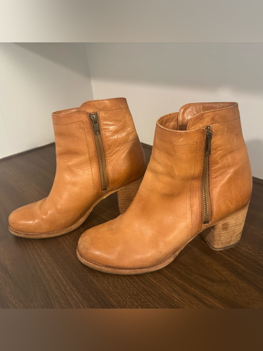 Frye Women’s Leather Ankle Booties Tan Cognac Double Side Zip Block Heel Size 9B